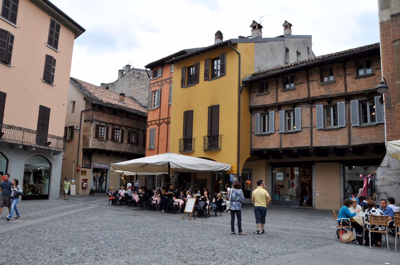 San fedele square in Como