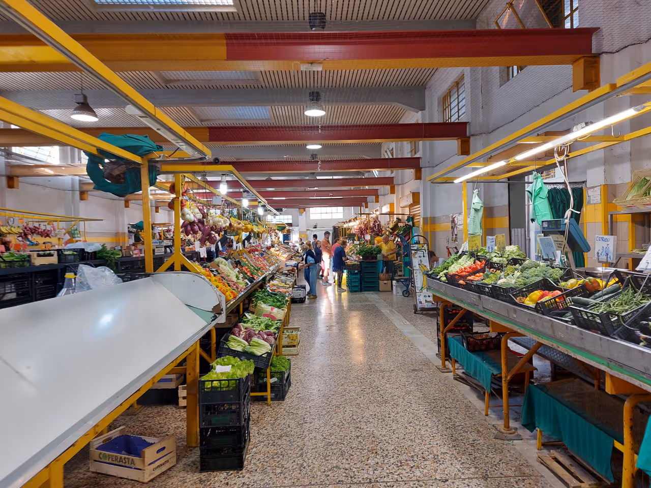 Covered food market market in Como