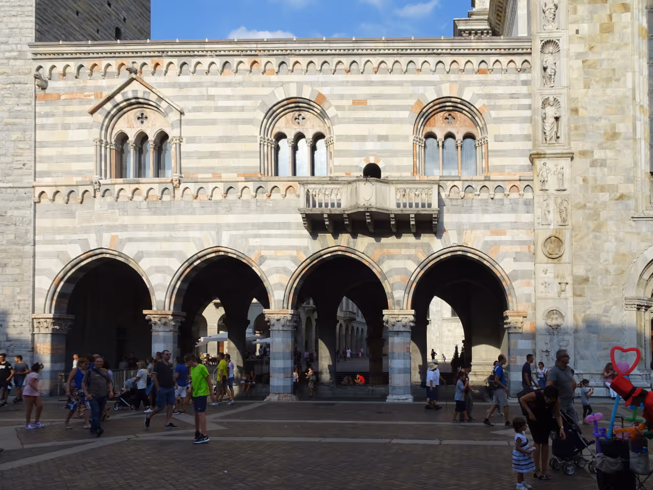Cathedral square in Como
