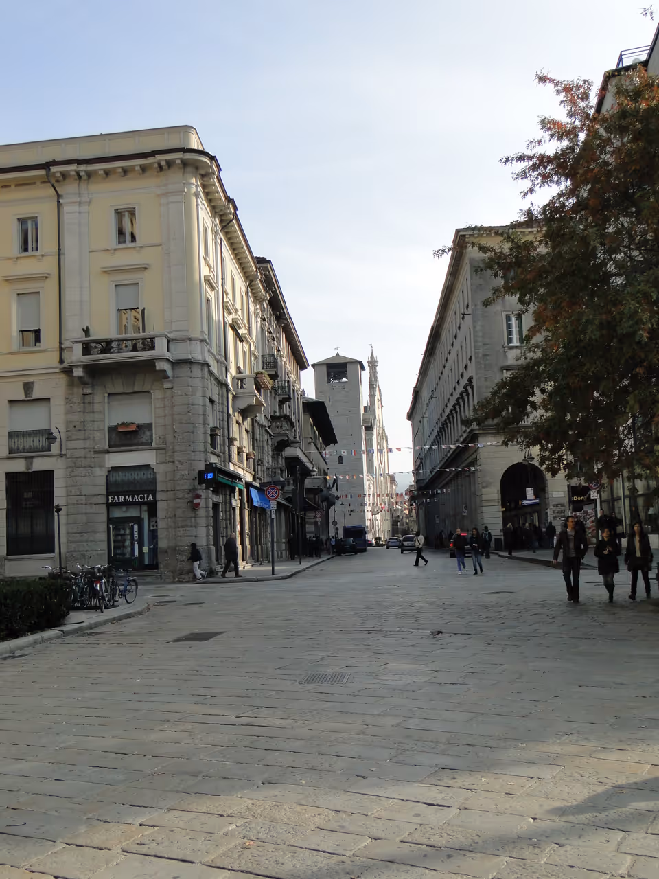 Cavour square waterfront in Como