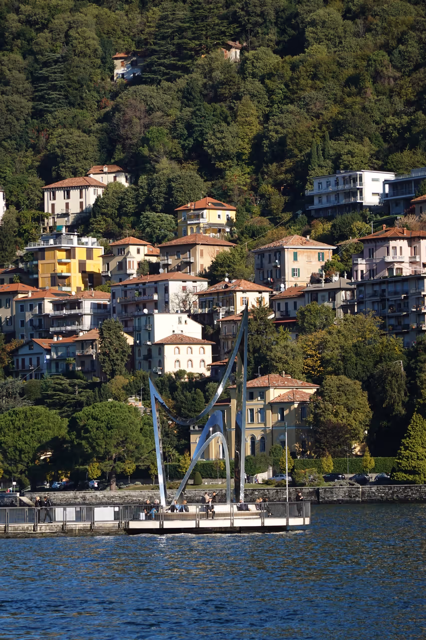 The life electric pier in Como
