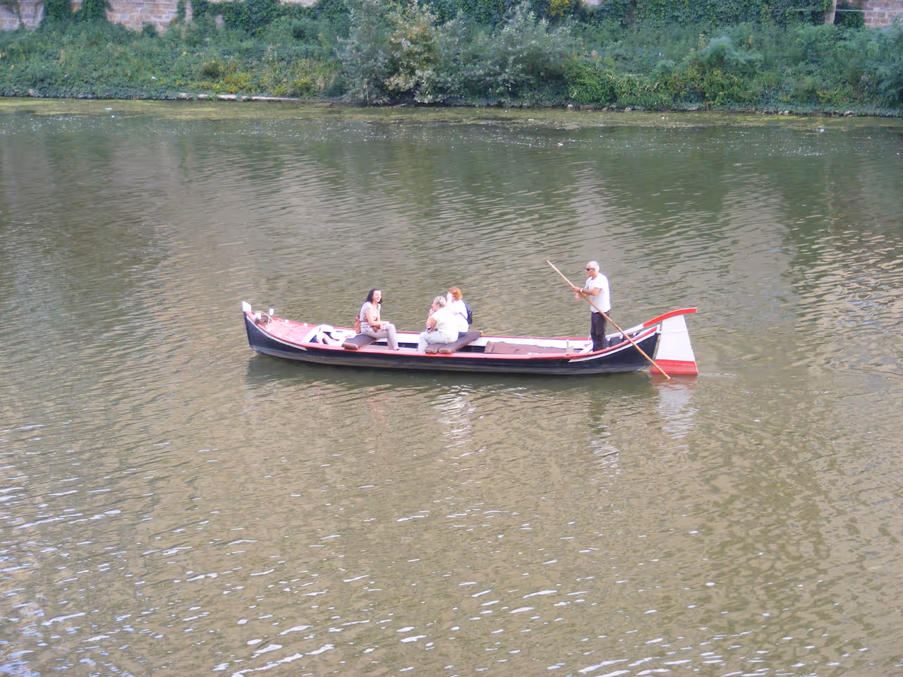 Stand up paddleboarding in Florence