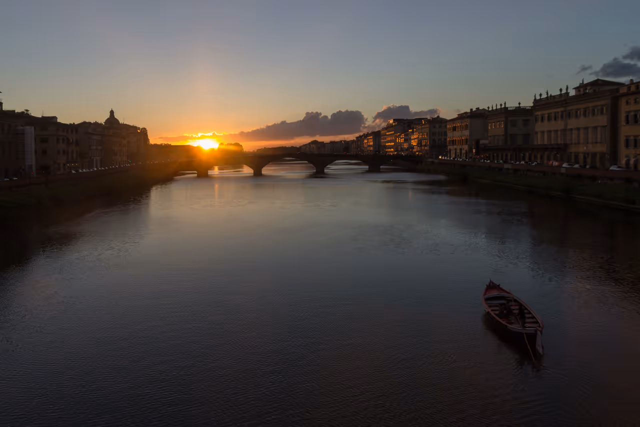 Stand up paddleboarding in Florence