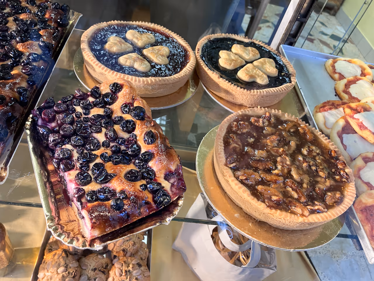 Florentine flatbread cake food in Florence