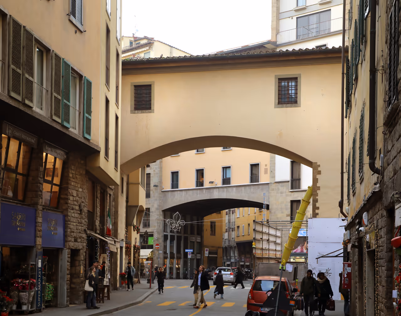 Vasari corridor exterior in Florence
