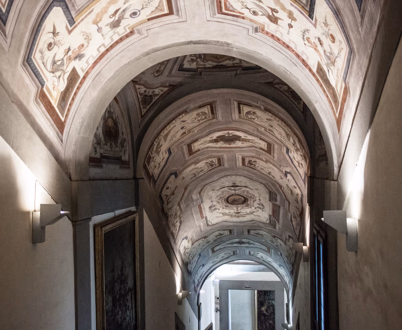 Vasari corridor exterior in Florence