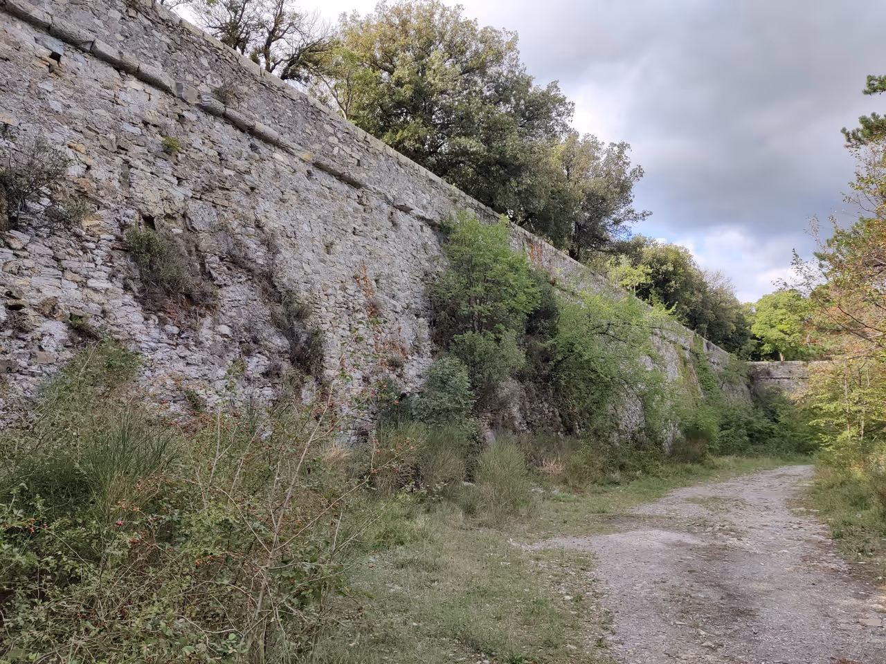 Hiking the park of the walls in Genoa