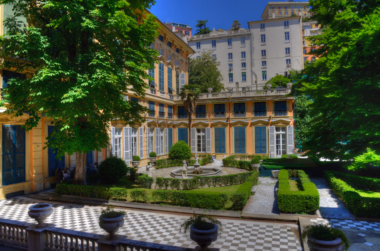 The courtyard of Palazzo Bianco