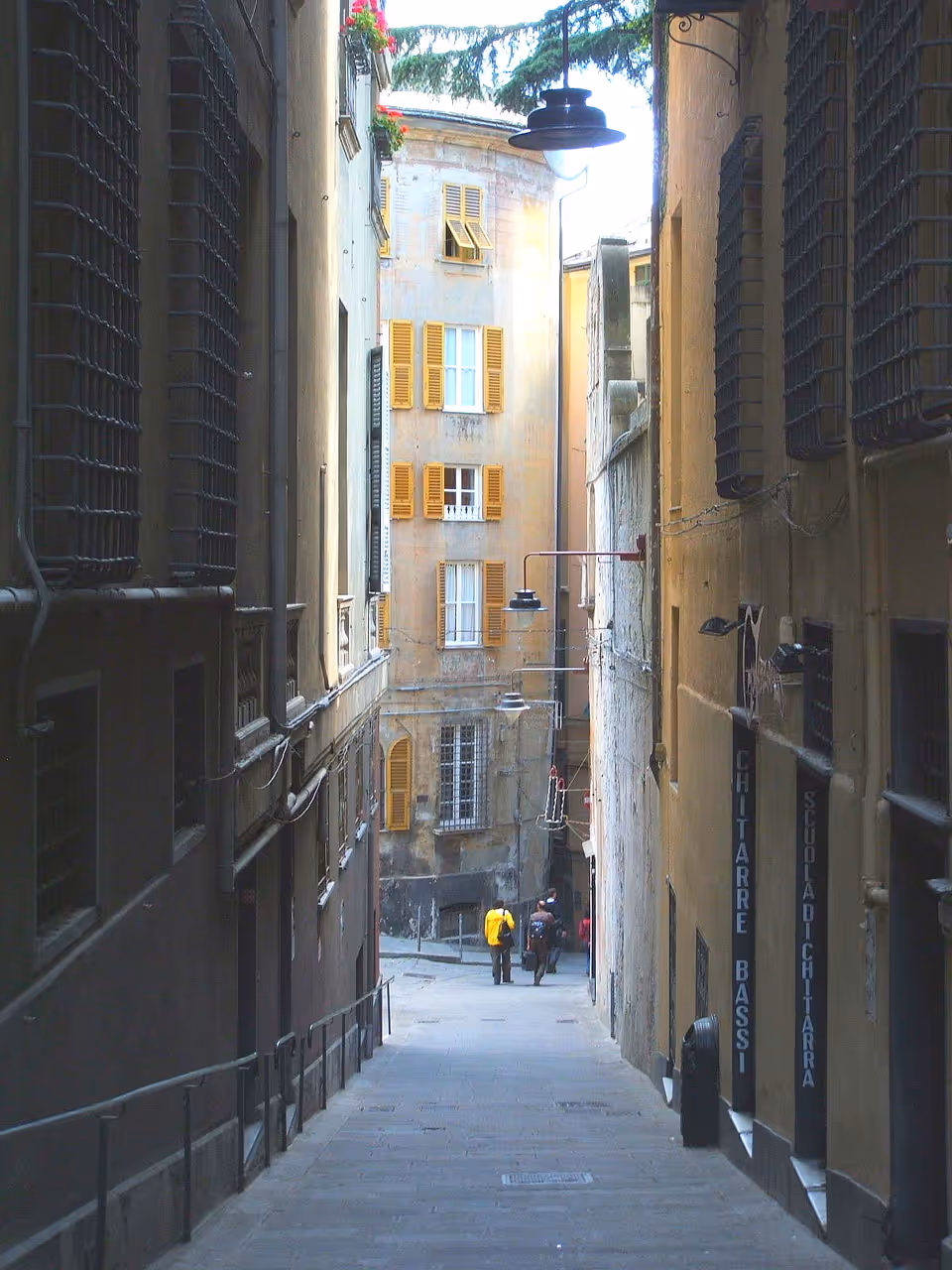 Get lost in the caruggi free activity in Genoa