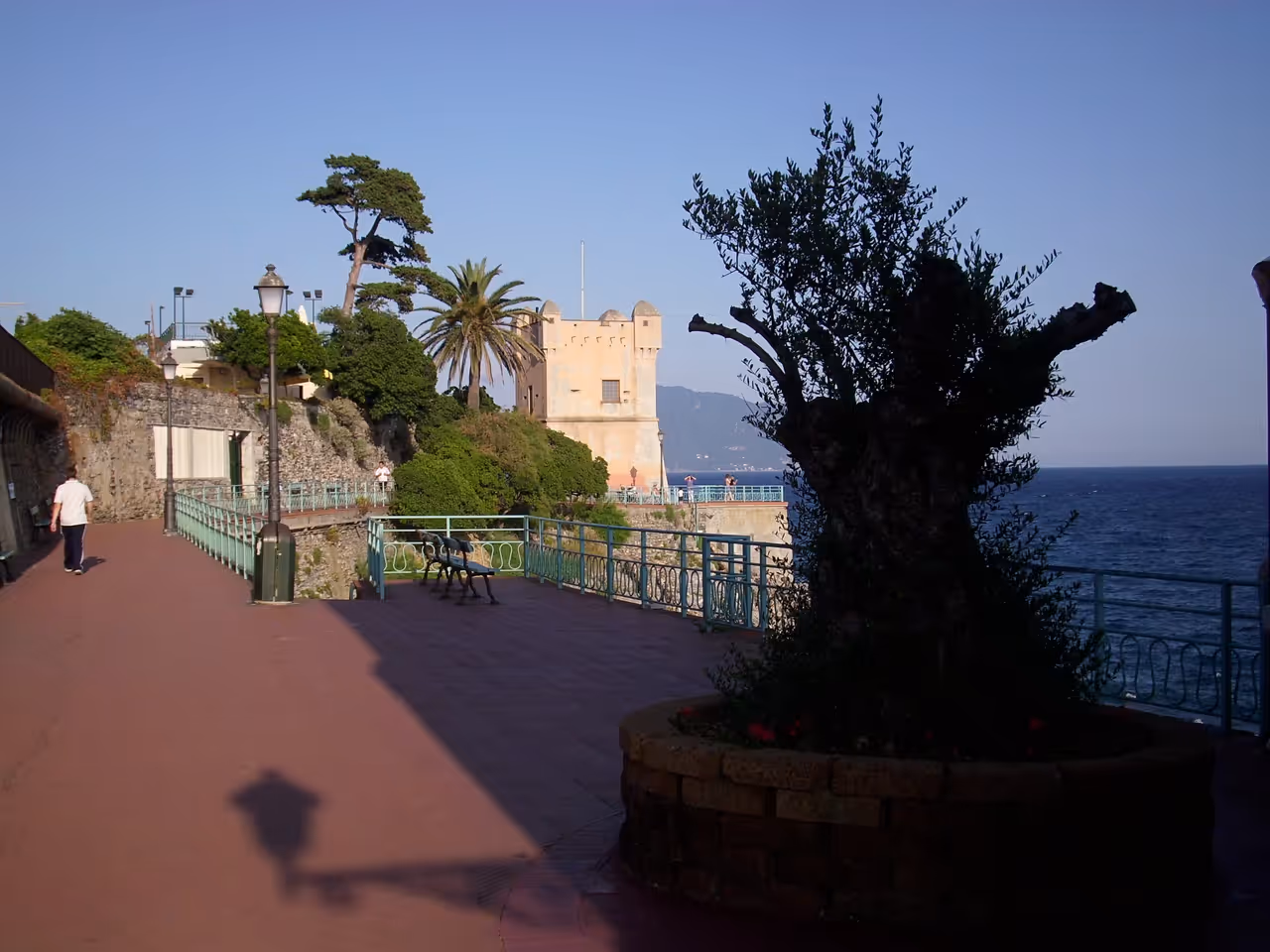 Walk the nervi promenade free activity in Genoa