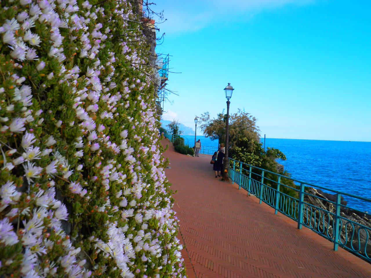 Walk the nervi promenade free activity in Genoa