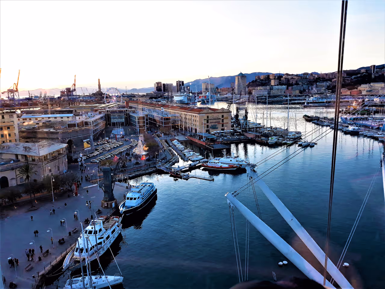 Bigo panoramic lift in Genoa