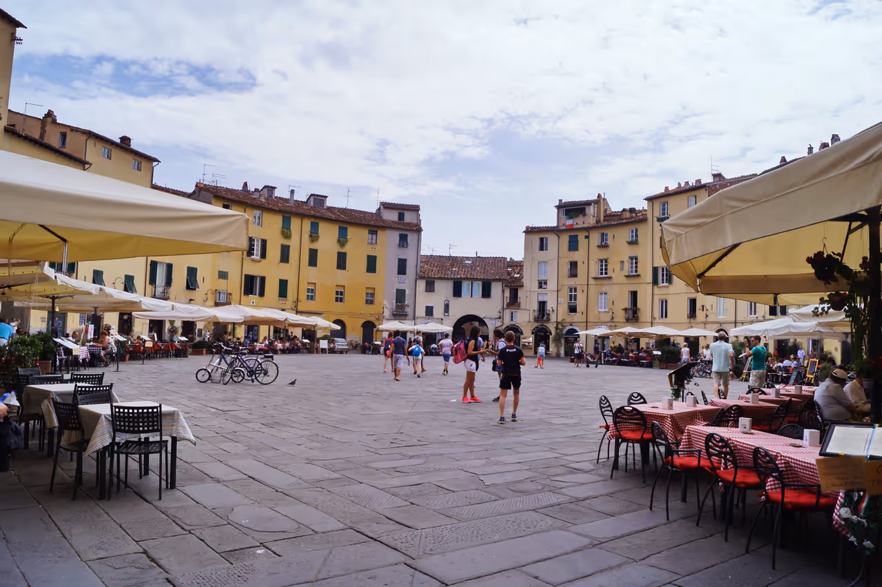 Piazza dell'anfiteatro in Lucca