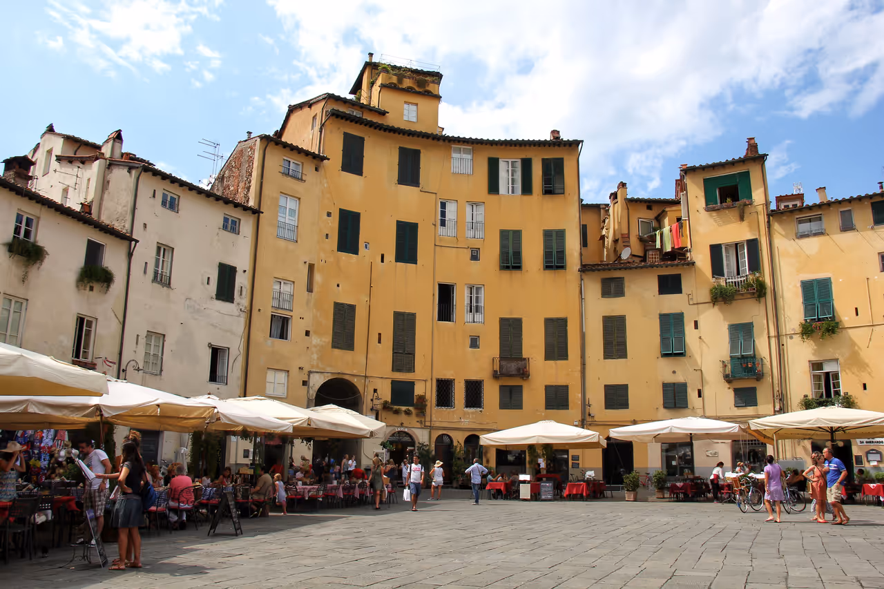 Piazza dell'anfiteatro in Lucca