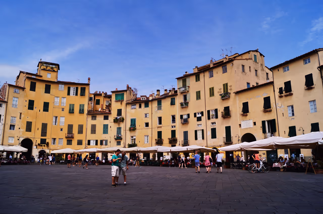 Piazza dell'anfiteatro in Lucca