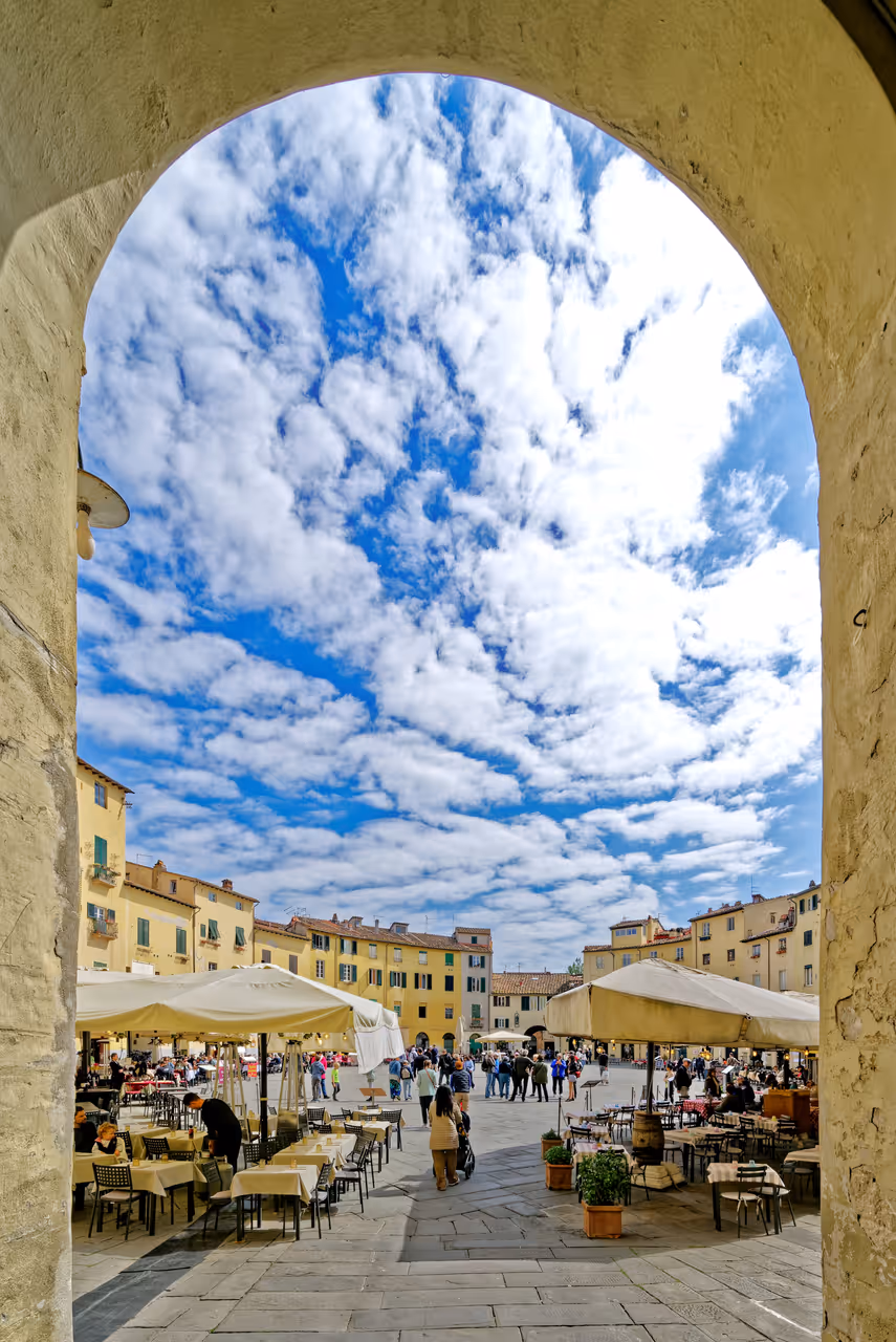 Piazza dell'anfiteatro in Lucca