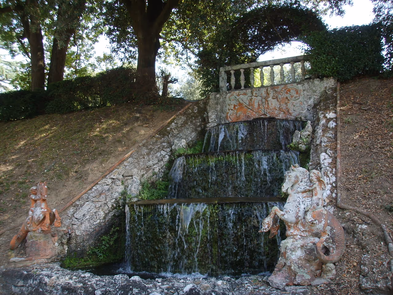 Villa Oliva, waterfalls
