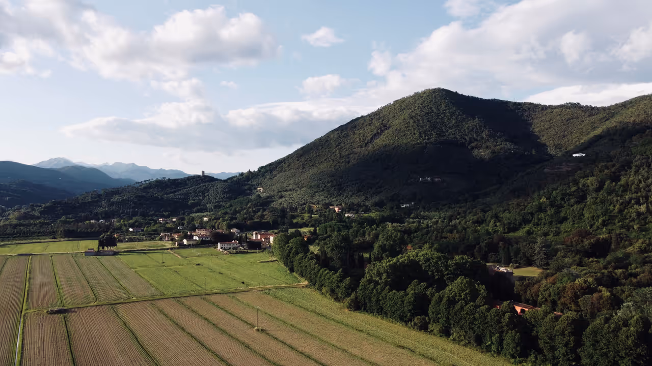 Aqueduct & countryside ride cycling in Lucca