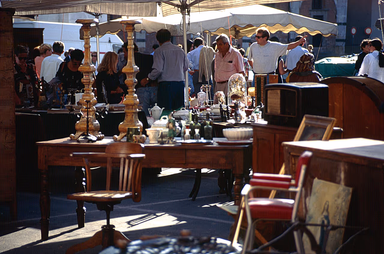 Antique market market in Lucca