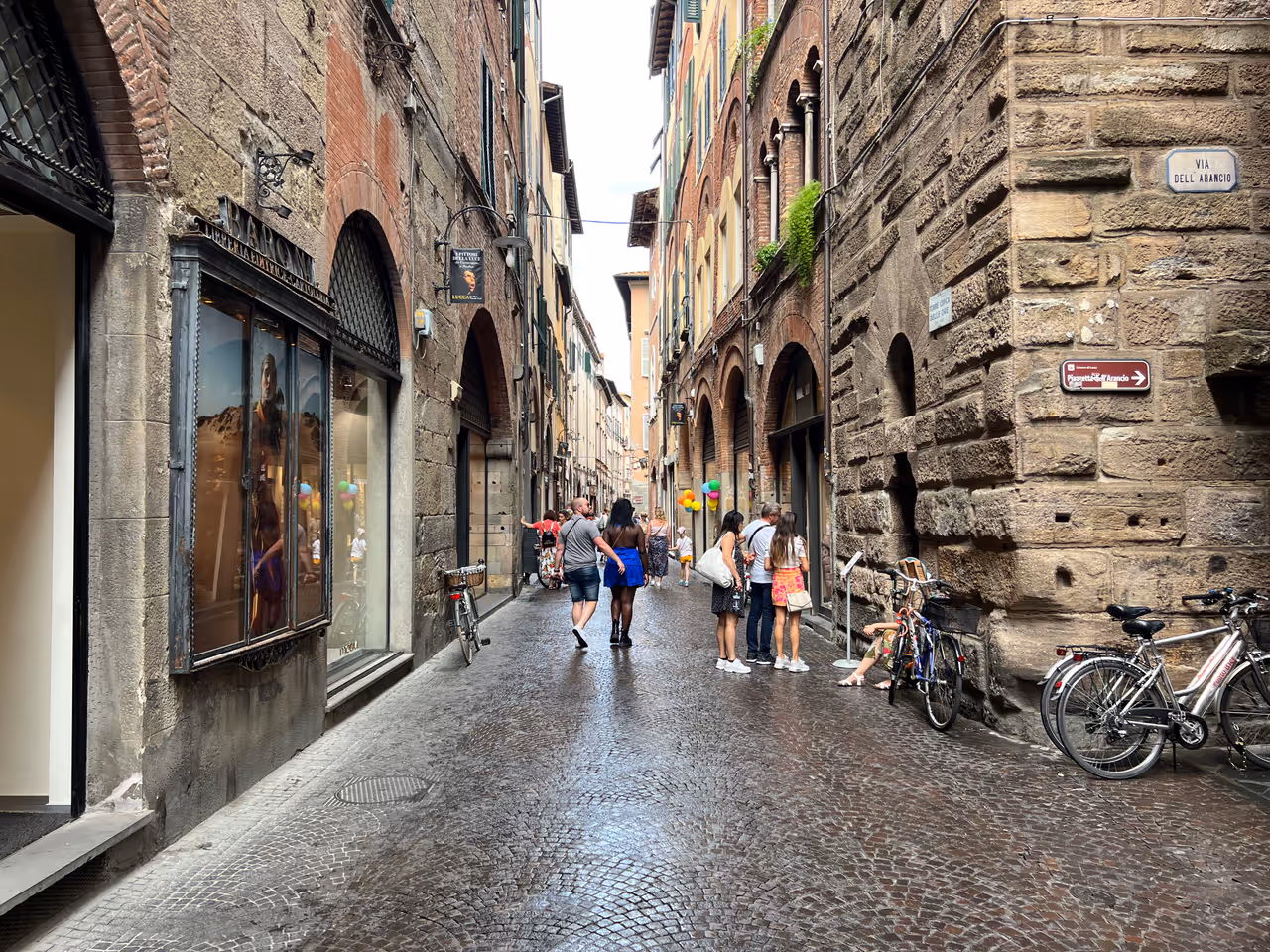 Via fillungo & side streets nightlife spot in Lucca