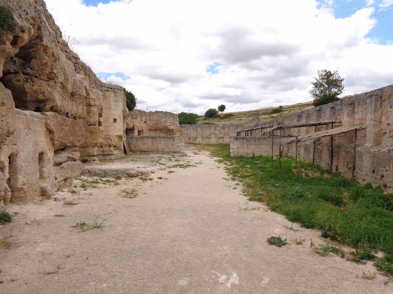 Murgia na plateau trail cycling in Matera