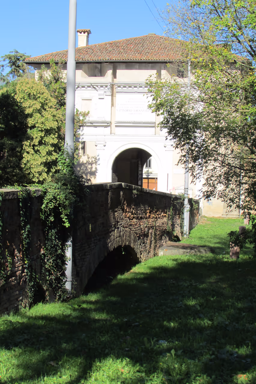 Historic walls ring cycling in Padua