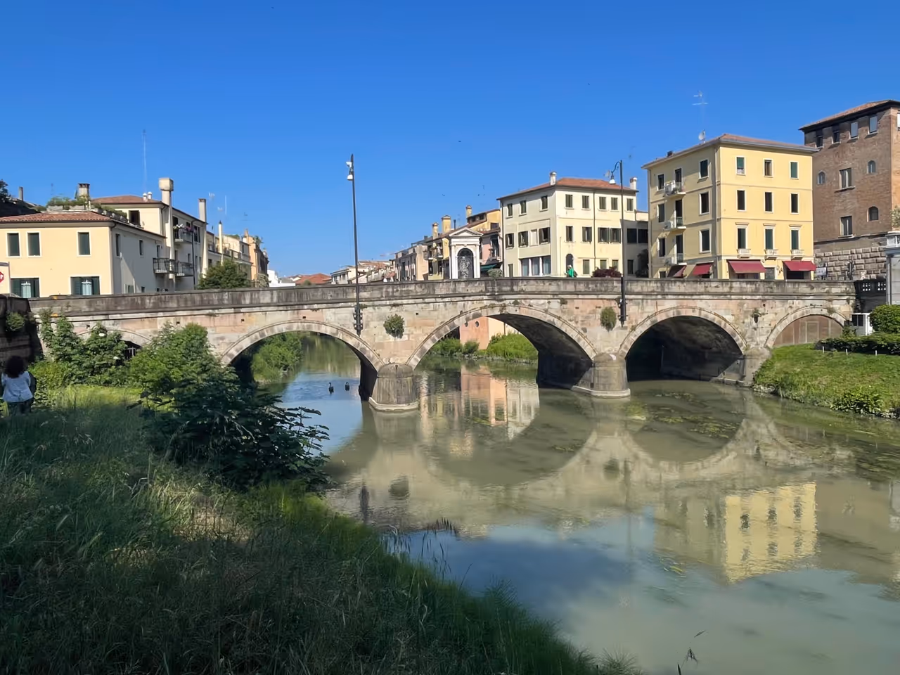 Naviglio interno canal walk stroll in Padua