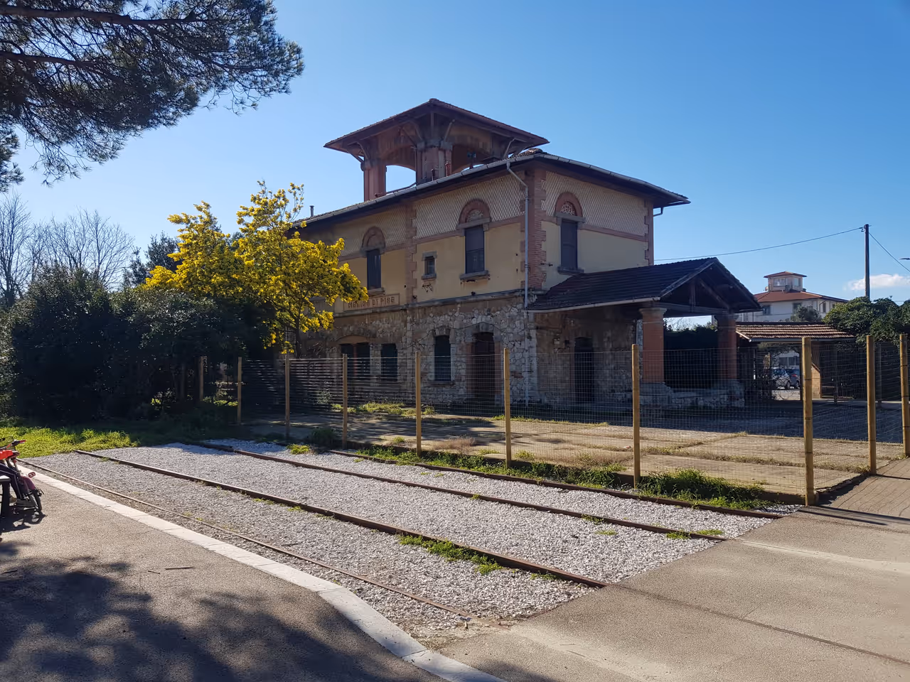 Cycling the trammino path in Pisa