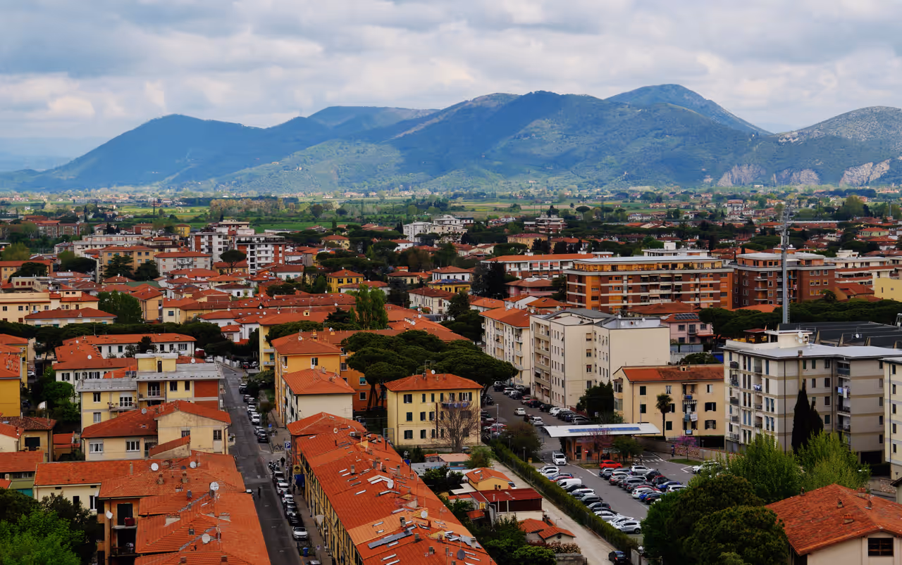 Hiking the n mountains in Pisa