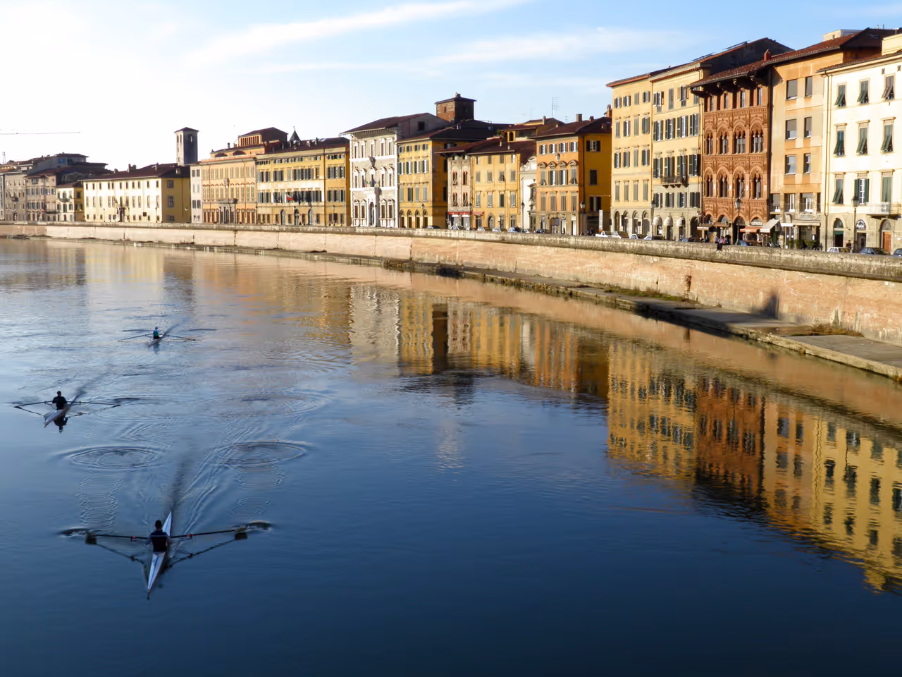 Rowing on the river arno in Pisa