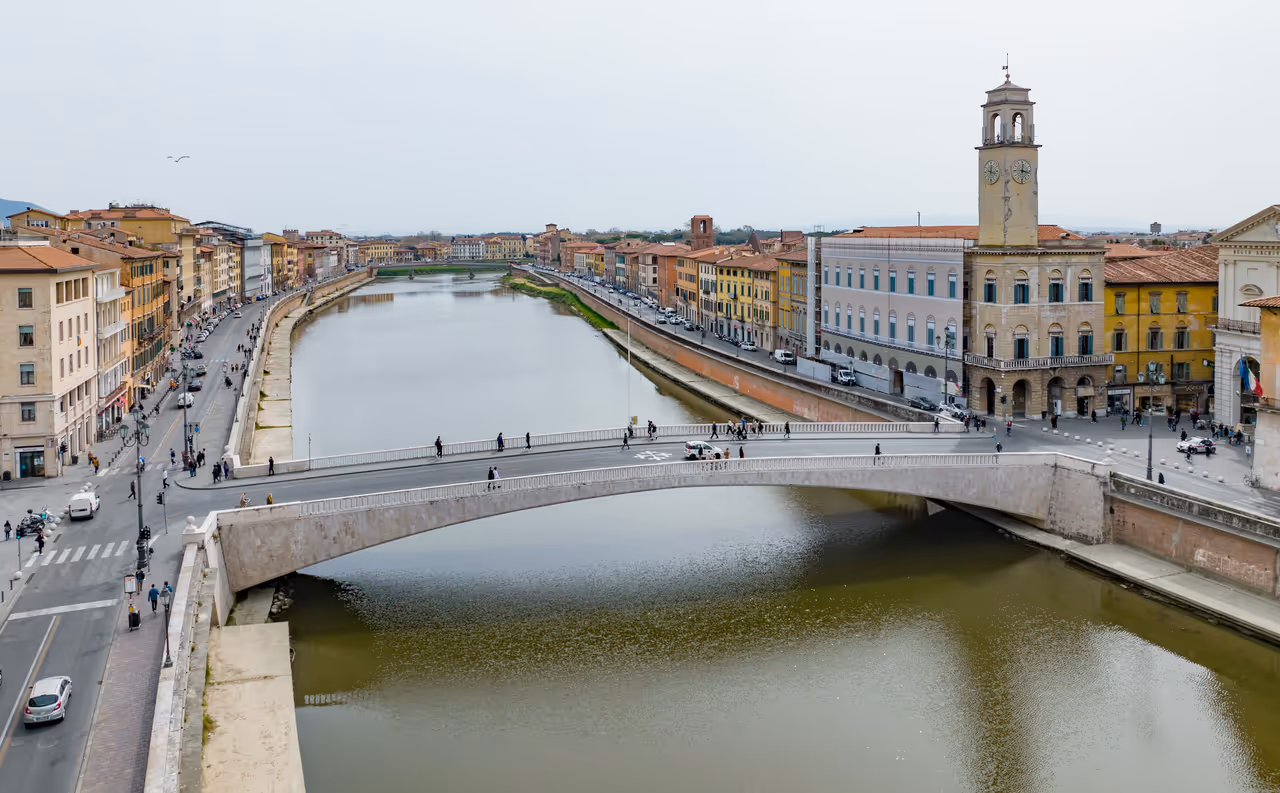 Walking the river promenades free activity in Pisa