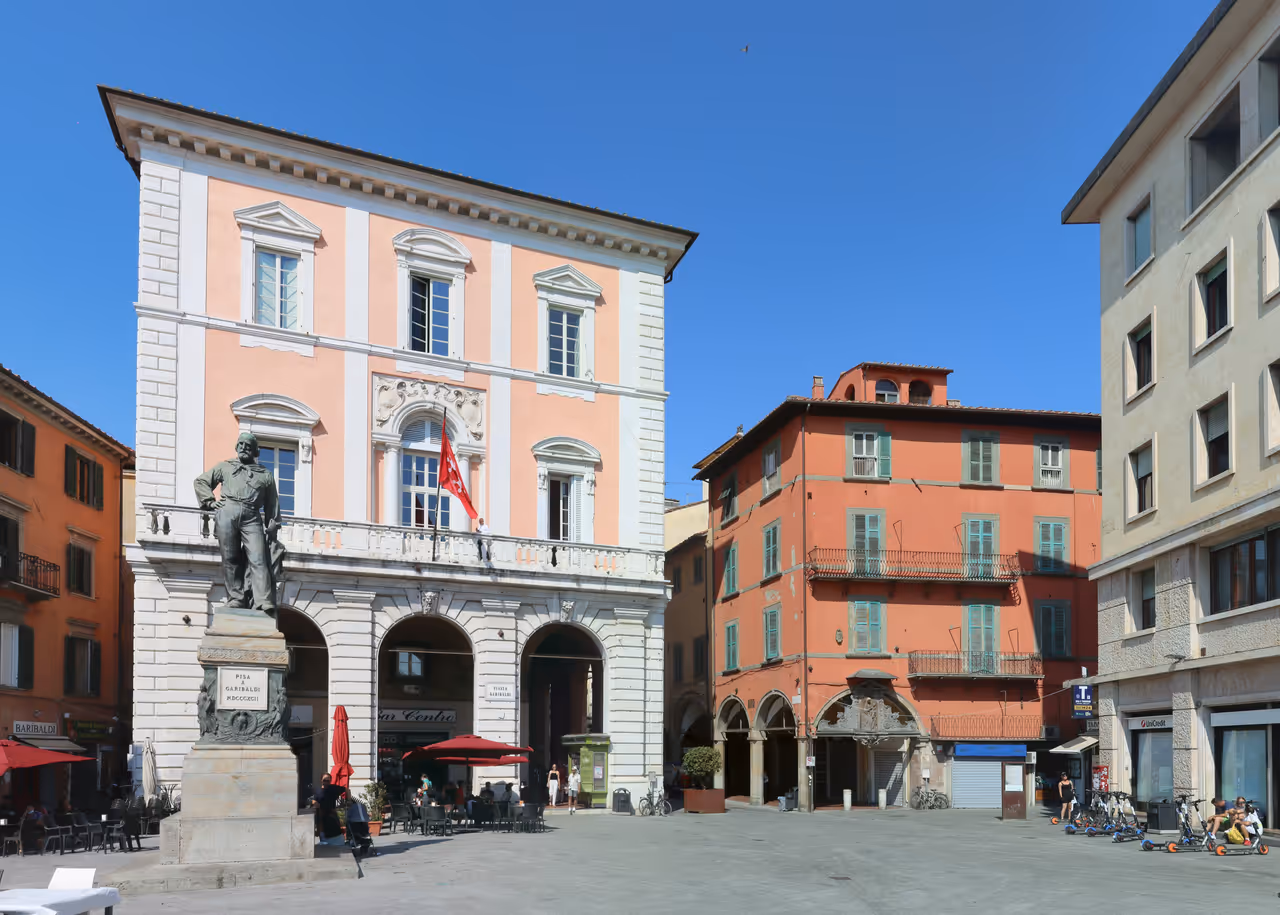 Garibaldi square nightlife spot in Pisa