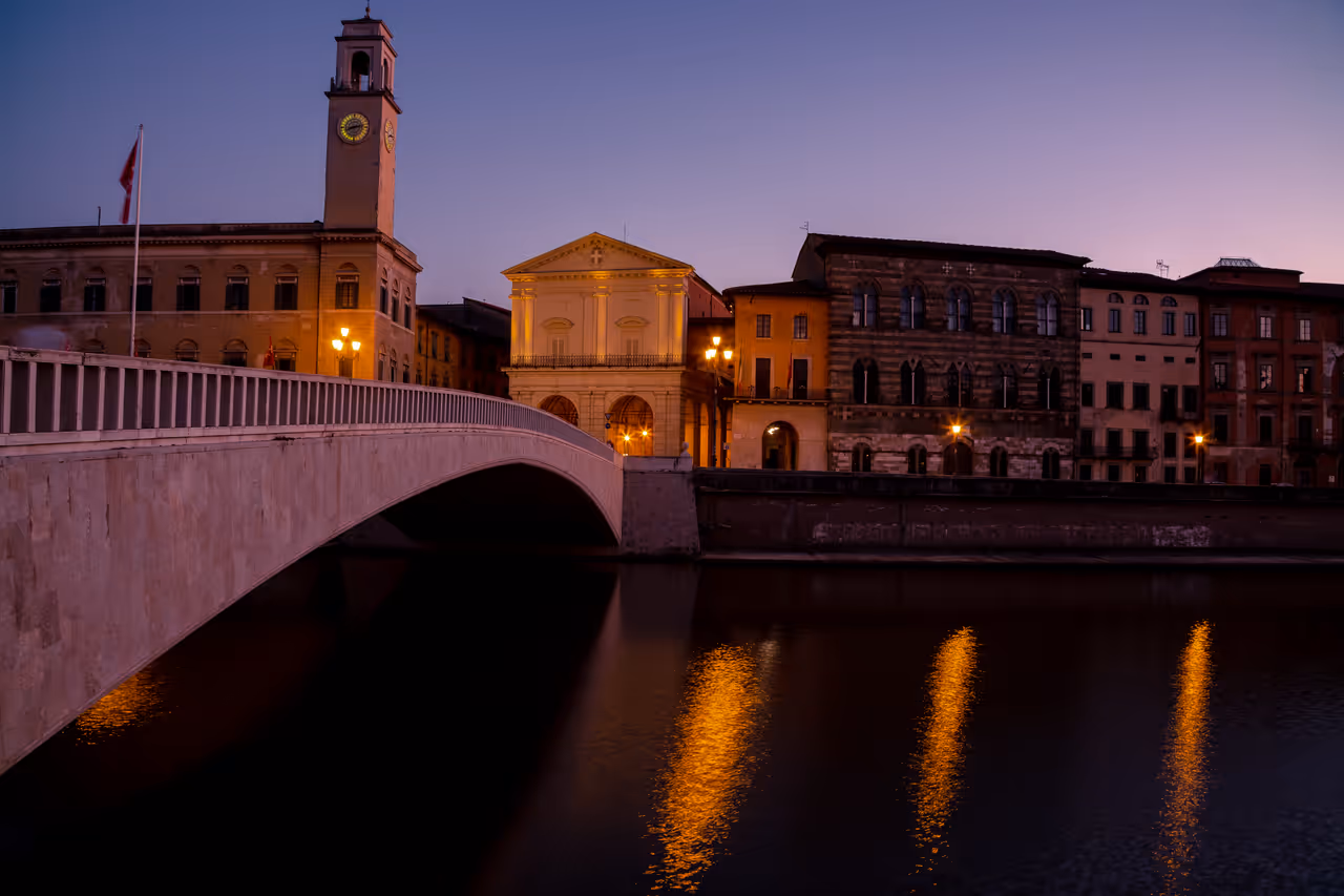 Sunset at the middle bridge in Pisa