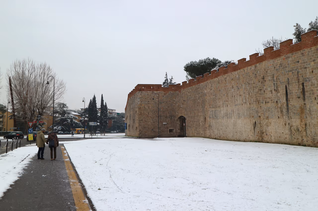 The city walls walk in Pisa