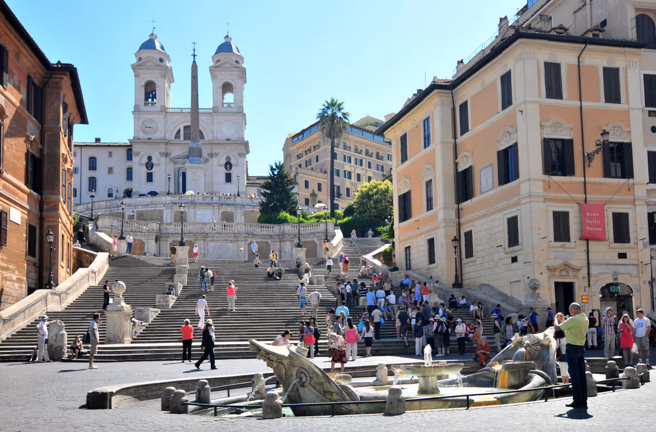 Roma fountain and stairs