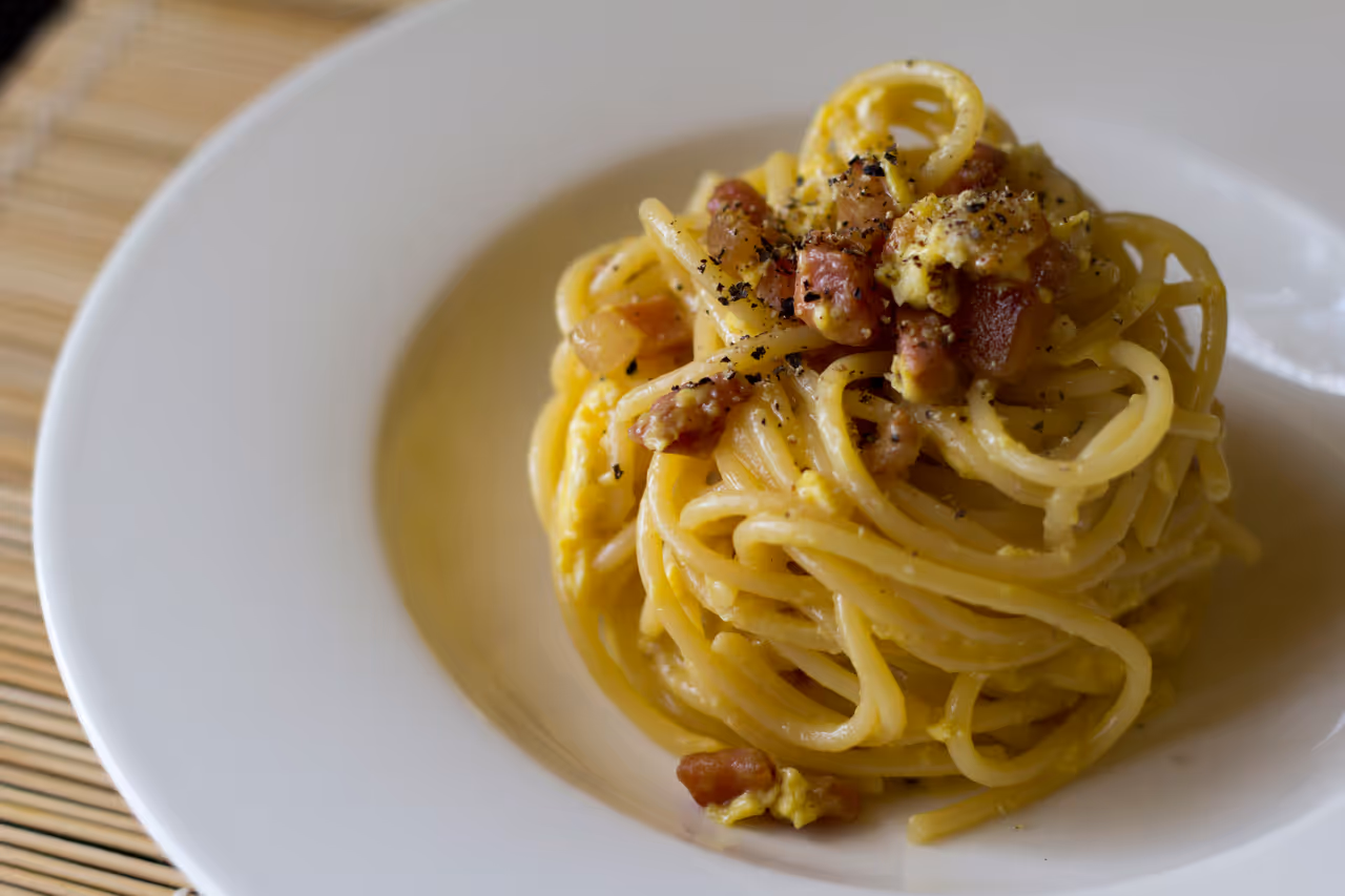 Carbonara pasta food in Rome