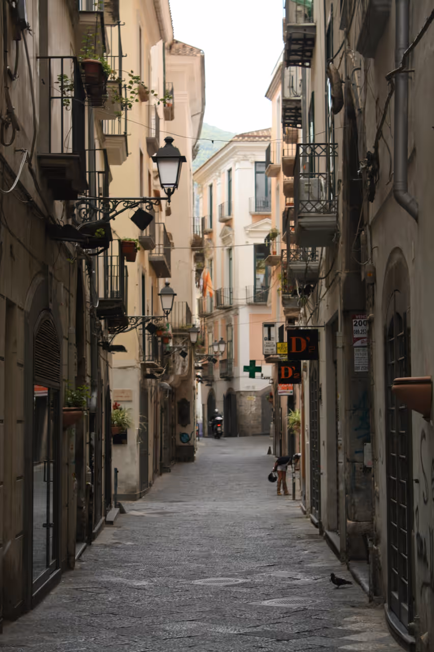 Get lost in the old town free activity in Salerno