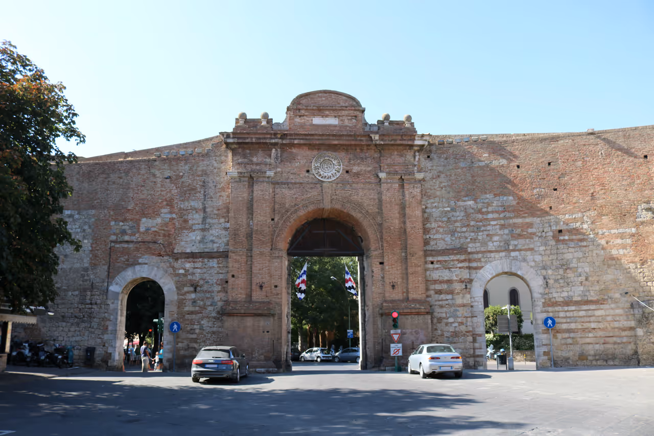 Camollia Gate, Siena