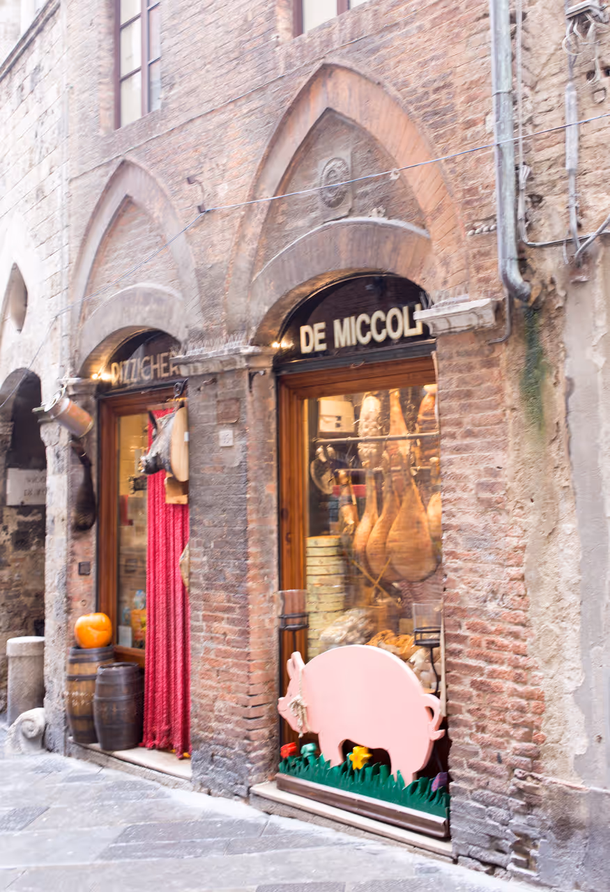 Window shopping on via di città free activity in Siena