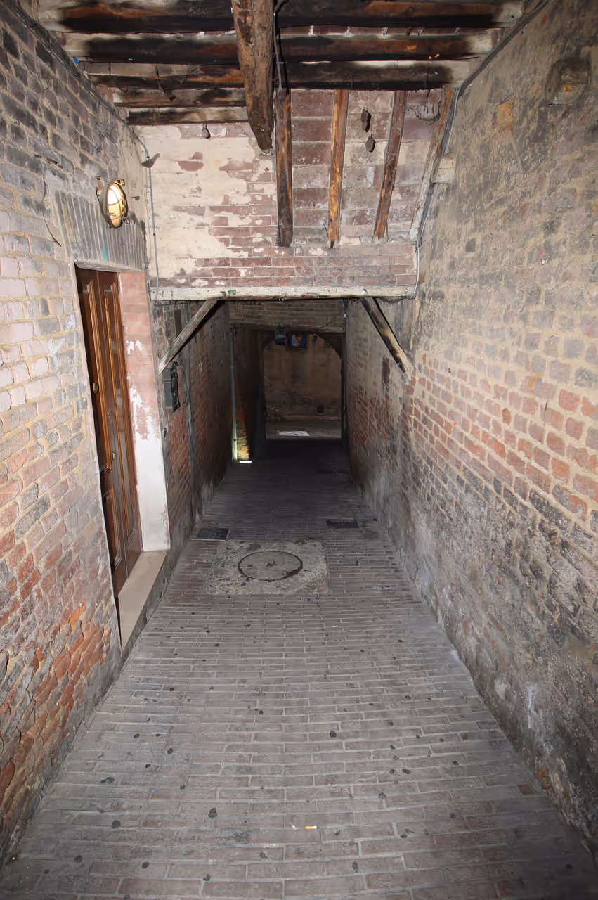 Carriage alley in Siena