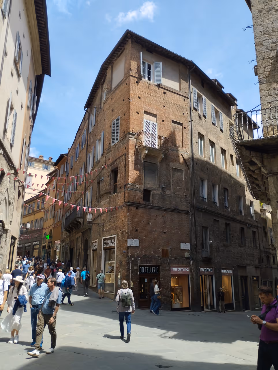 Banchi di sopra promenade nightlife spot in Siena