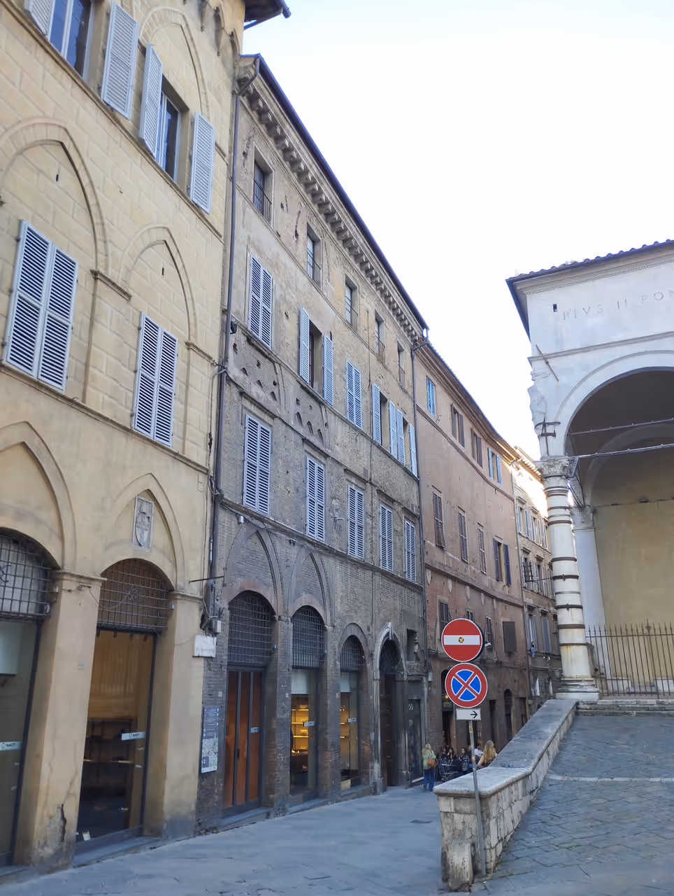 Via pantaneto bar street nightlife spot in Siena