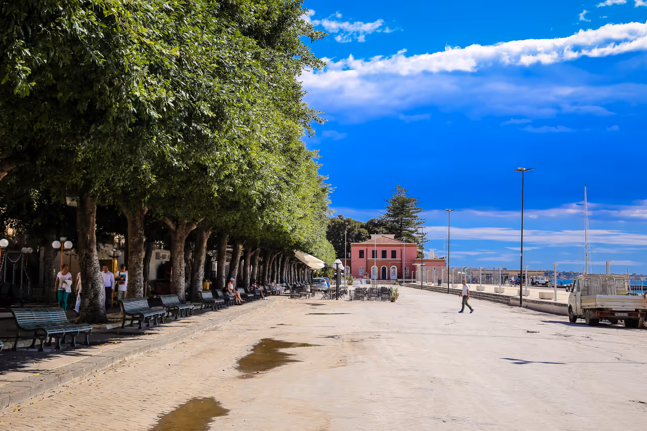 Walking the foro italico free activity in Syracuse