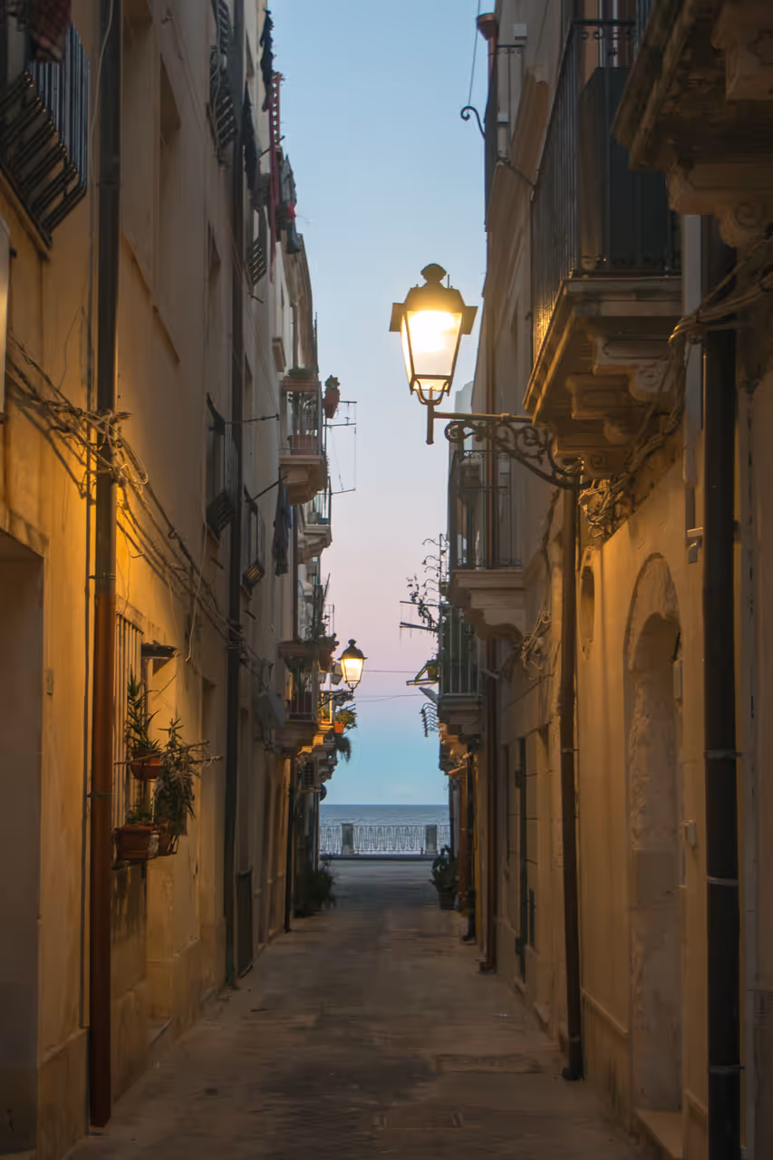 Wandering ortigia's alleyways free activity in Syracuse