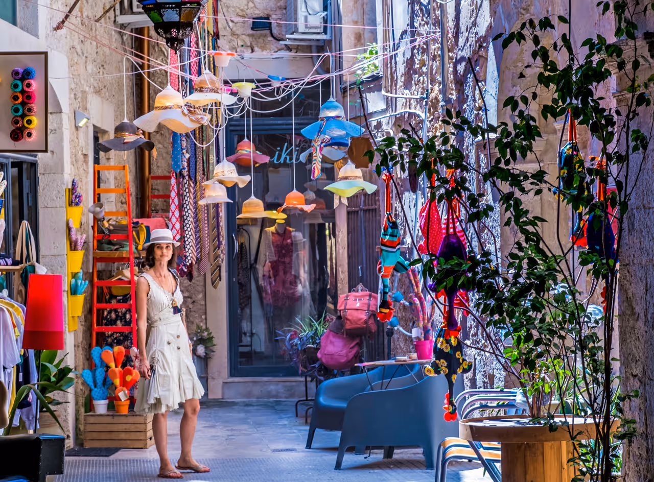 Wandering ortigia's alleyways free activity in Syracuse