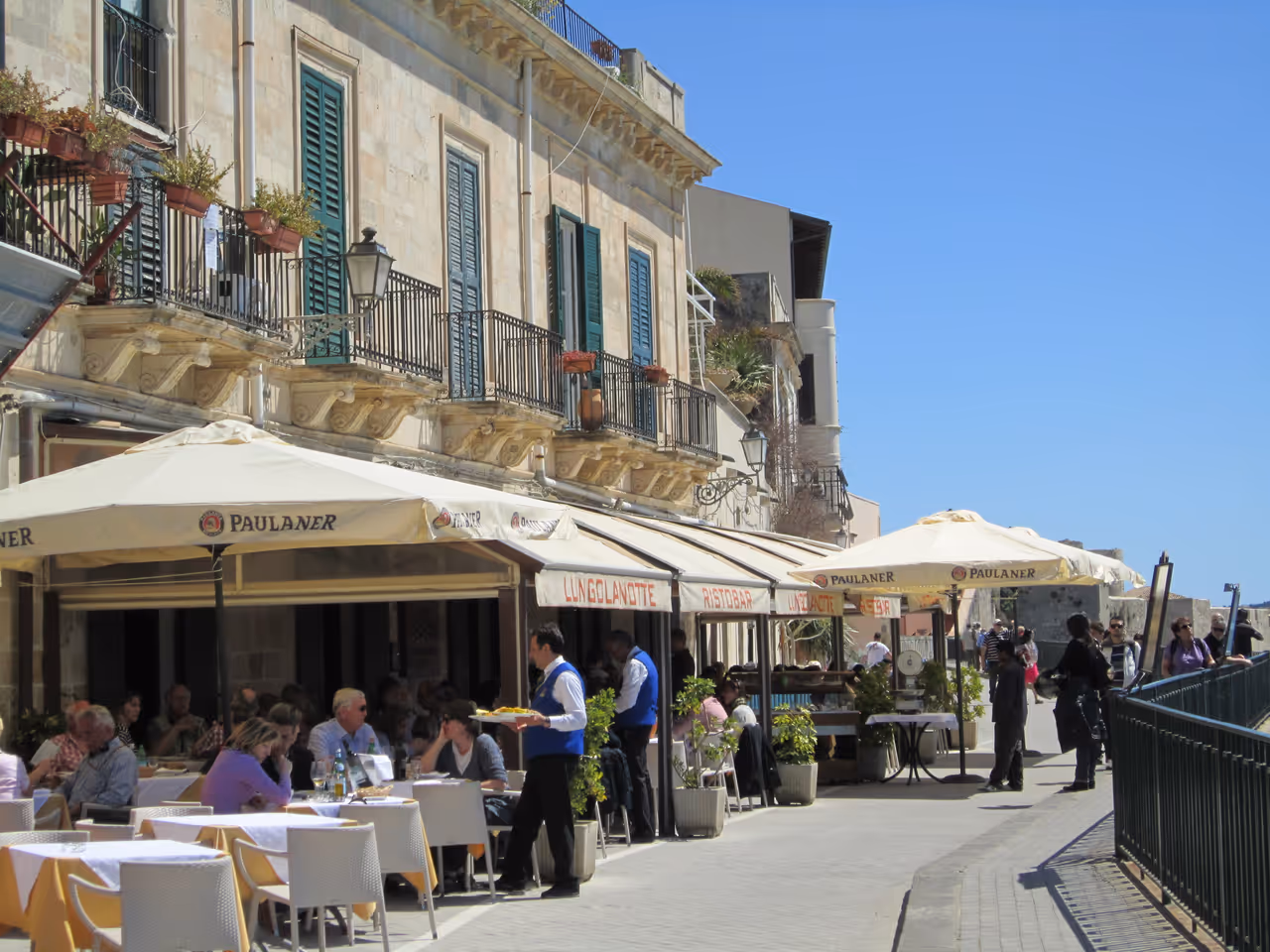 Fonte aretusa promenade nightlife spot in Syracuse