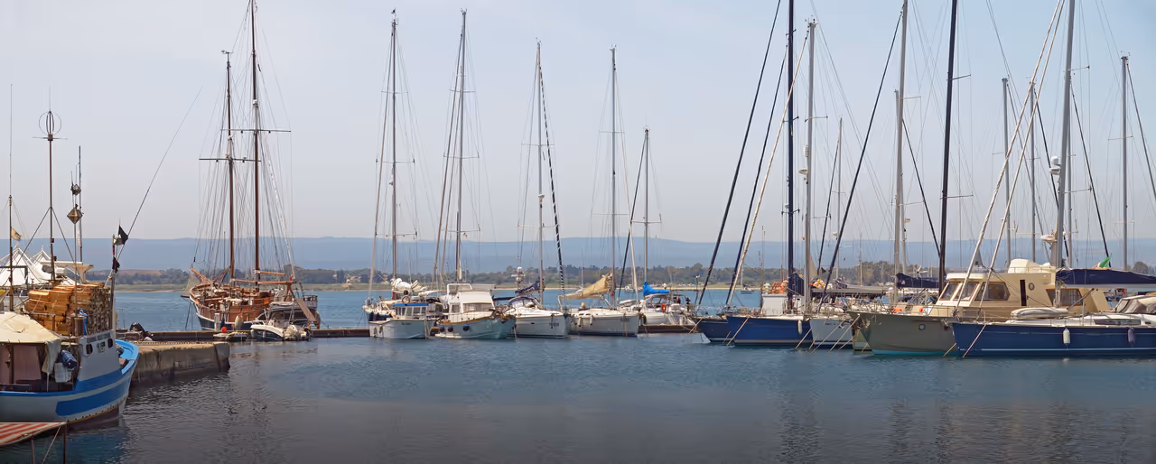 Marina nightlife spot in Syracuse