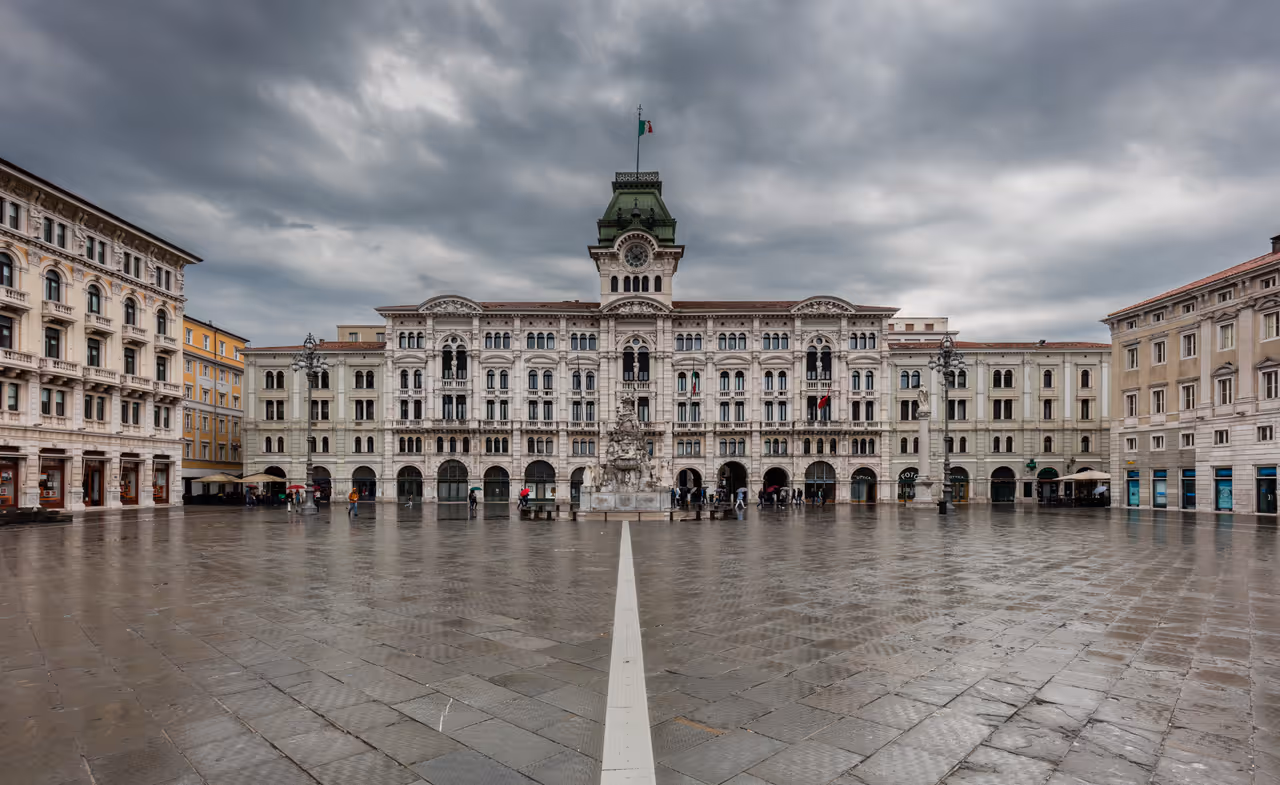 Piazza venezia district nightlife spot in Trieste