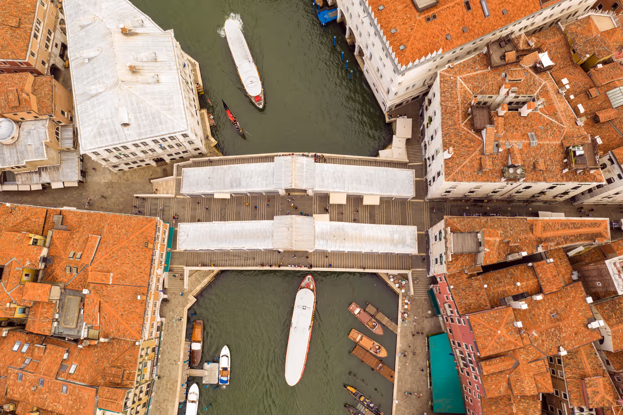 Rialto bridge in Venice