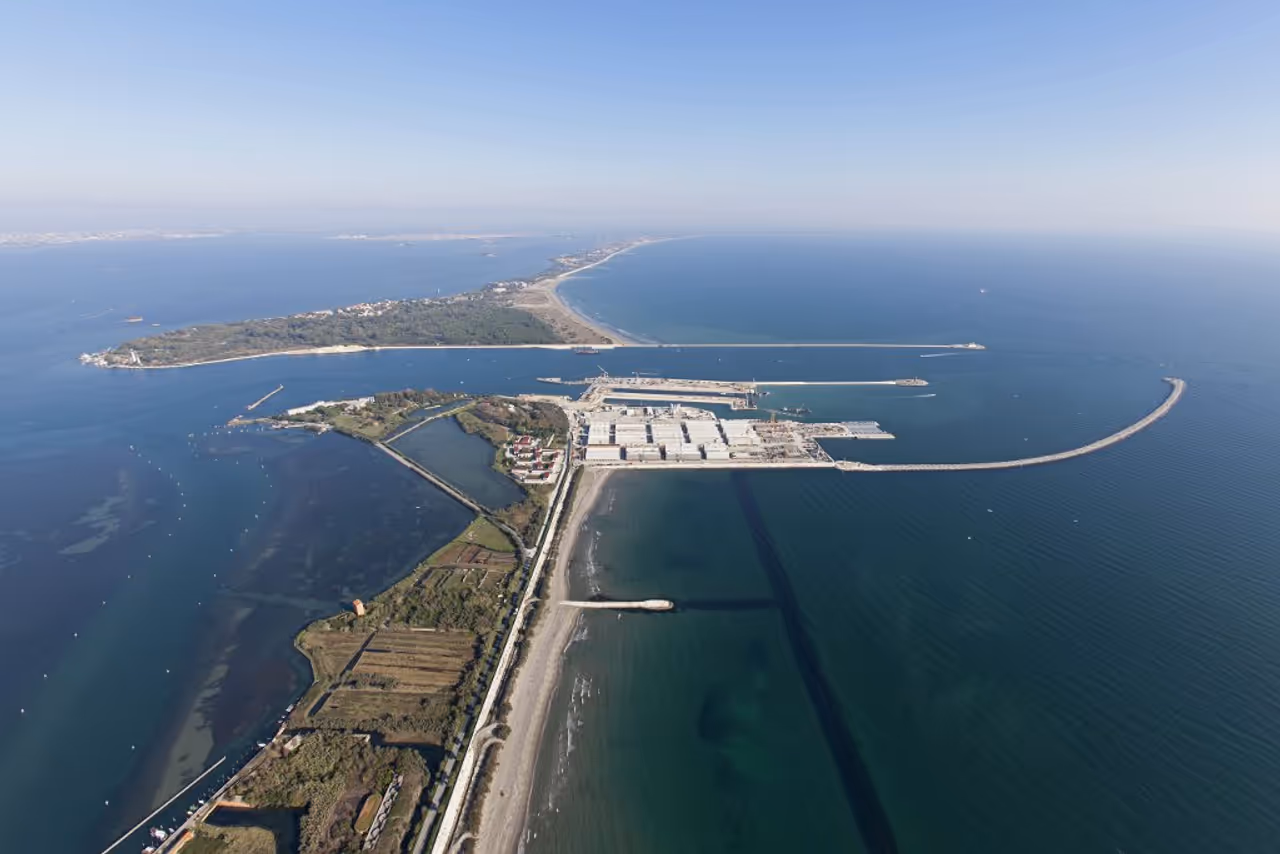 Lido coastal ride cycling in Venice